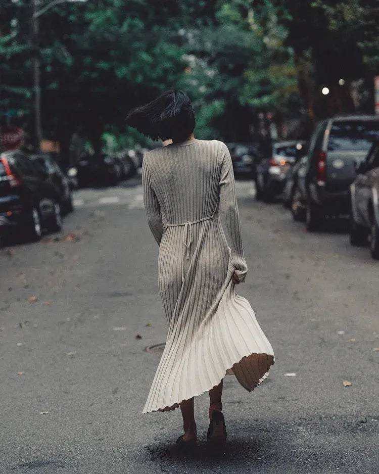 2024 Herbst Neues ärmelloses Strick-Midikleid