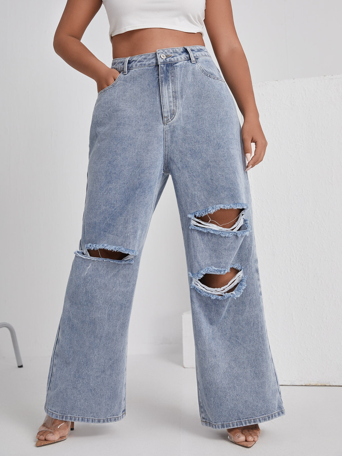 Jeans de pierna ancha con cintura alta y rotos 