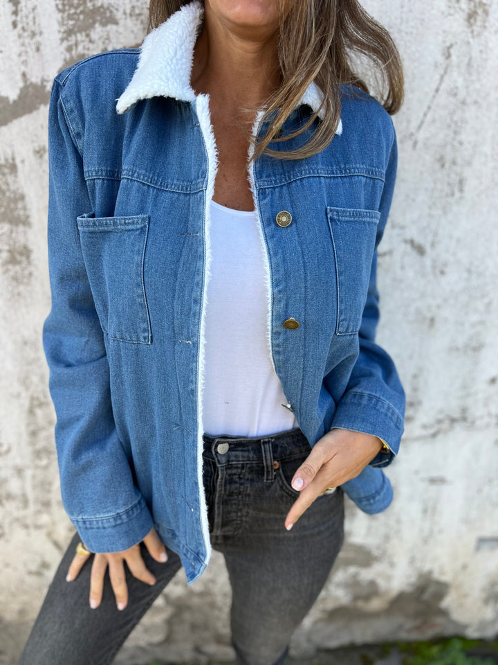 Lässige Jeansjacke mit Revers aus Lammwolle für Damen 