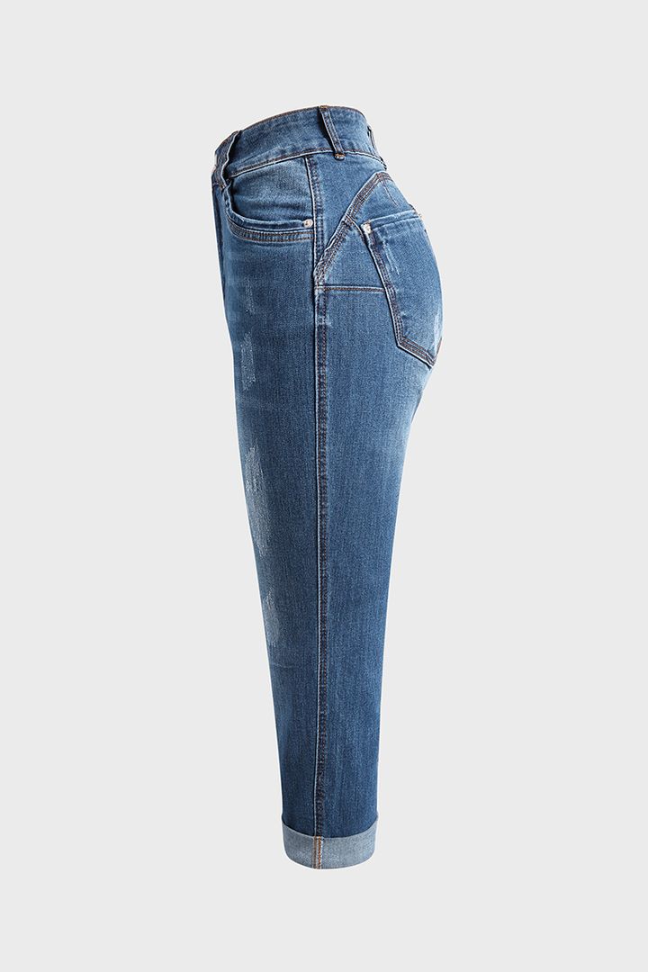 Capri-Jeans mit zerrissenem, aufgerolltem Saum